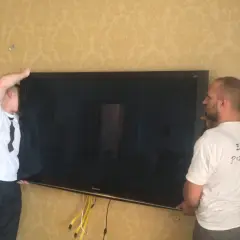 Jak przewieźć telewizor bez kartonu i uniknąć uszkodzeń podczas transportu