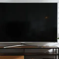 Co zrobić gdy telewizor sam się wyłącza i włącza – 10 skutecznych rozwiązań