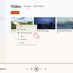 Zrzut ekranu z programu Media Player, pokazujący bibliotekę wideo i menu kontekstowe z opcją "Edytuj w Clipchamp".