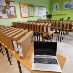 Kiedy laptopy dla czwartoklasistów? Kluczowe daty i informacje