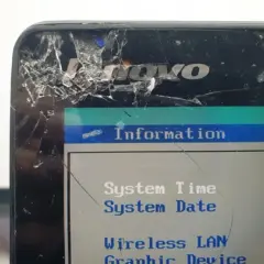 Uszkodzona matryca w laptopie objawy – jak je rozpoznać i co robić