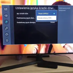 Jak włączyć głos w telewizorze Samsung i uniknąć problemów z dźwiękiem