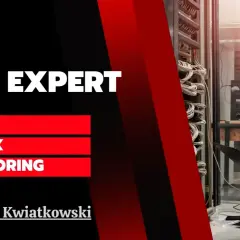 Michał Kwiatkowski, SNMP EXPERT, zajmuje się monitoringiem sieci z wykorzystaniem Zabbix. W tle serwerownia.