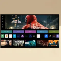 Telewizor z systemem webOS, wyświetlający Spider-Mana i menu z aplikacjami: Netflix, HBO Max, Hulu, Prime Video.