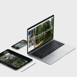 Prezentacja keynote na laptopie, tablecie i telefonie o ochronie gigantycznych drzew.