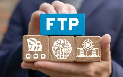 Klocki z ikonami symbolizującymi transfer danych i serwery, z napisem FTP.