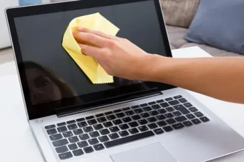 Jak oczyścić laptopa żeby szybciej chodził i uniknąć frustracji
