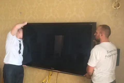 Jak przewieźć telewizor bez kartonu i uniknąć uszkodzeń podczas transportu