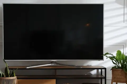 Co zrobić gdy telewizor sam się wyłącza i włącza – 10 skutecznych rozwiązań
