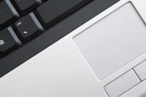 Jak odblokować myszkę w laptopie i przywrócić jej działanie