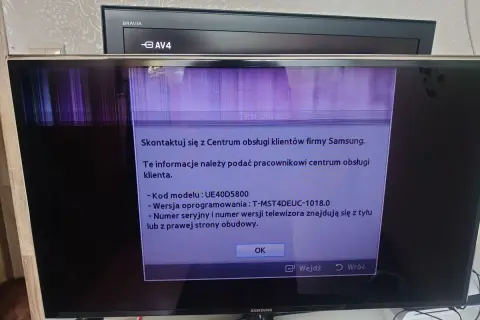 Uszkodzona matryca w telewizorze Samsung UE40D5800. Na ekranie komunikat o konieczności kontaktu z serwisem.