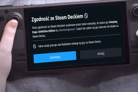Ręce trzymają Steam Decka, na ekranie komunikat o niezgodności gry Sleeping Dogs. Fajne gry na Steam czekają na optymalizację.