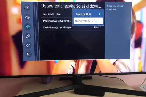 Jak włączyć głos w telewizorze Samsung i uniknąć problemów z dźwiękiem