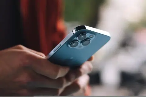 Jak zrobić screena w iPhone 13 - proste kroki, które musisz znać