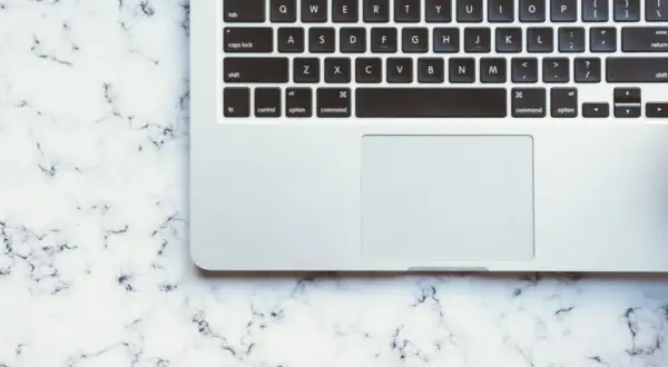 Jak wyłączyć klawiaturę w laptopie i uniknąć przypadkowych kliknięć
