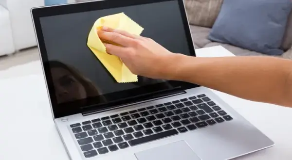 Jak oczyścić laptopa żeby szybciej chodził i uniknąć frustracji