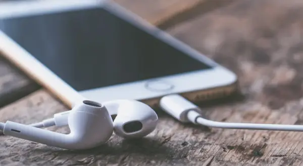 Jak czyscić głośniki w iPhone, aby uniknąć problemów z dźwiękiem