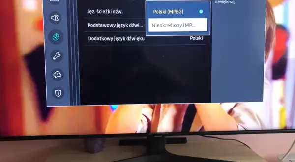Jak włączyć głos w telewizorze Samsung i uniknąć problemów z dźwiękiem