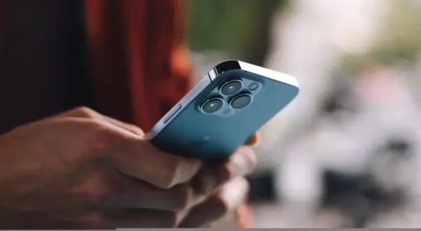 Jak zrobić screena w iPhone 13 - proste kroki, które musisz znać