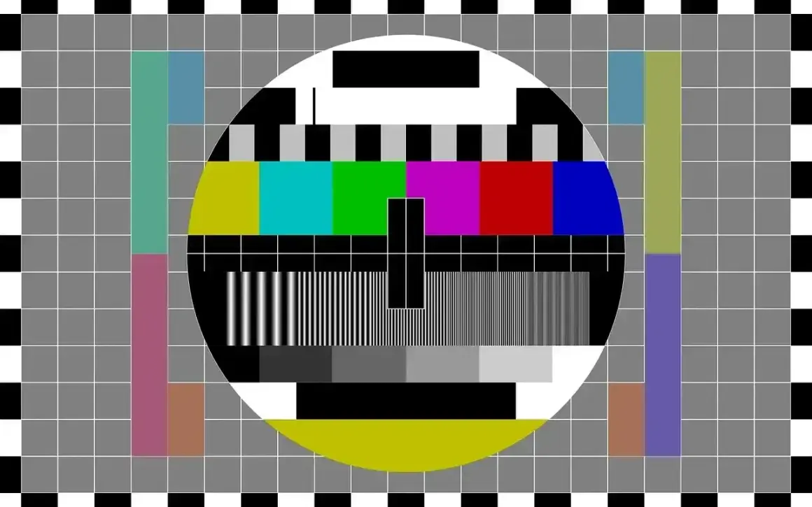 Brak sygnału telewizji naziemnej dzisiaj. Widoczny ekran testowy z kolorowymi pasami i wzorami.